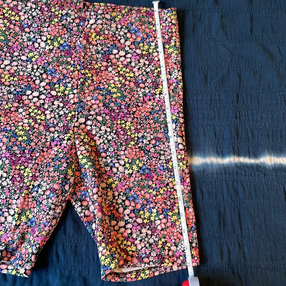 H&M Multicolor Floral Pattern Shorts - Picture 3 of 4